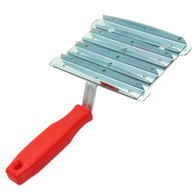 Zgrzebło metalowe 8-rzędowe dla koni i bydła